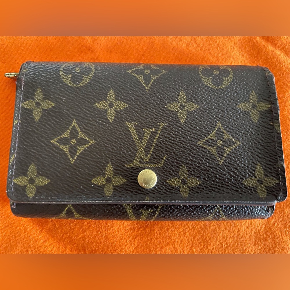 Preloved. Vintage. Authentic Louis Vuitton Tresor Mono wallet
